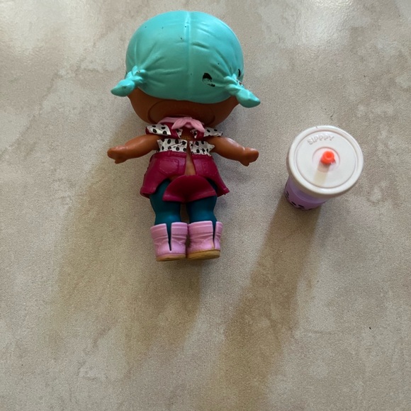 L.O.L. Surprise! Dolls Trio with Pink and Purple Highlights - Picture 4 of 10